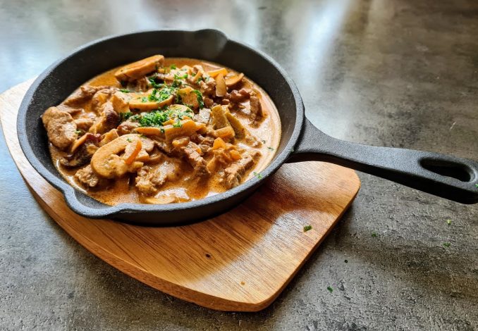 Boeuf Stroganoff