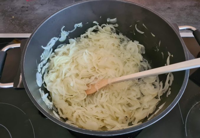 Gulasch - Zwiebel gedünstet