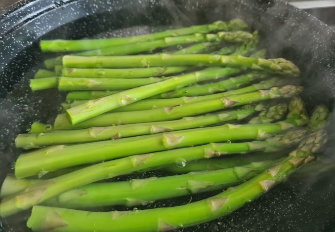 Lachs mit Dillsauce - Spargel